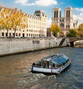 Discover Paris during a cruise on the Seine